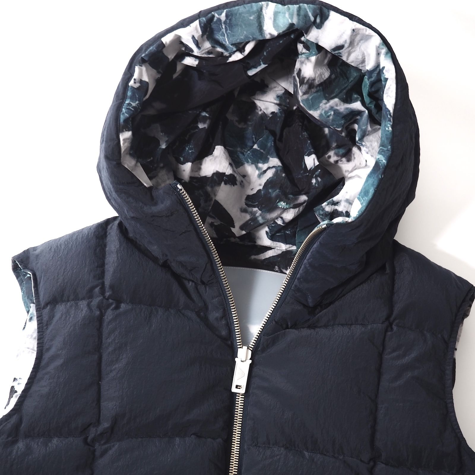 エンポリオアルマーニ EMPORIO ARMANI 21年製 リバーシブル フーデッド ダウン ベスト 50 ネイビー メンズ 5-ZI011