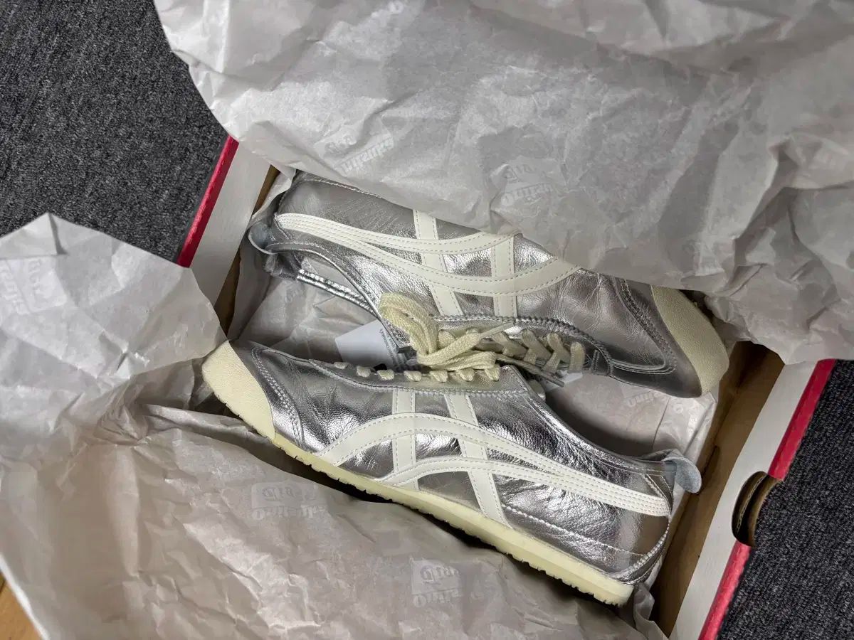 オニツカタイガー マキシコ 66 シルバー 260