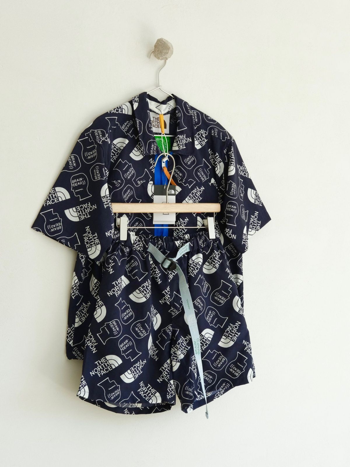The North Face カジュアルシャツセットアップ Brain Dead ブレインデッド 76 Boxy as Mountain シャツ 多ポケット ジッパー付きカジュアルシャツ＆ショートパンツのセット
