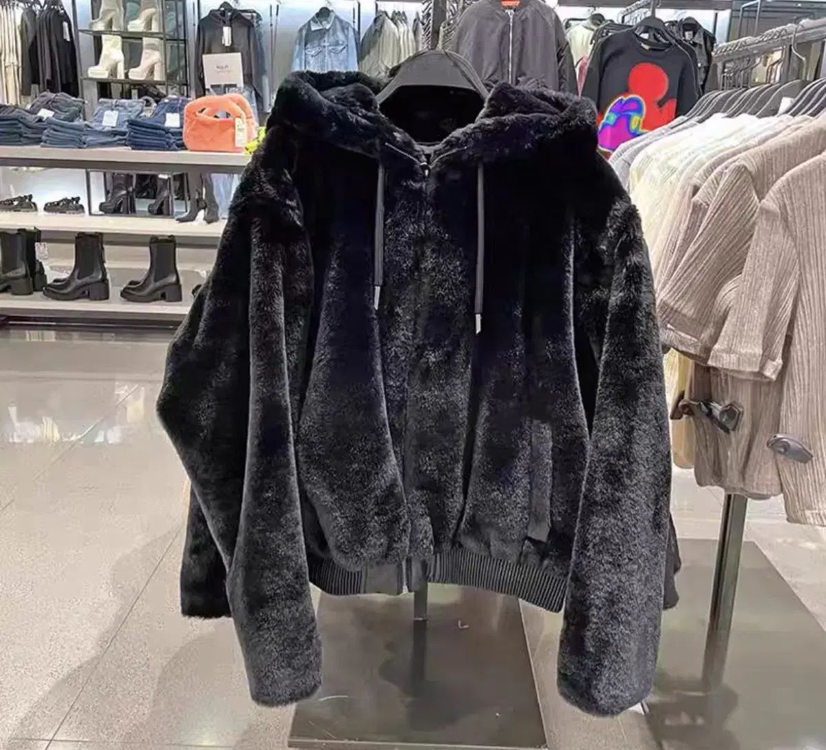 ZARA フェイク ファー フード ブルゾン 黒