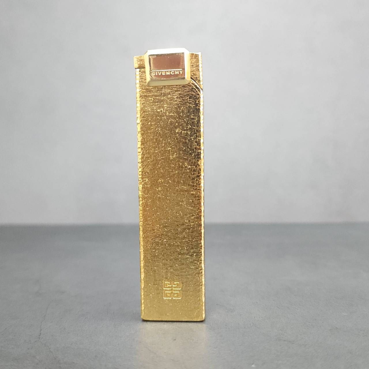 GIVENCHY ジバンシー ガスライター 紺色 ゴールド 喫煙具 箱付き(ジバンシイ)｜売買されたオークション情報、Yahoo!オークション(旧ヤフオク!)  の商品情報をアーカイブ公開 - オークファン（aucfan.com）