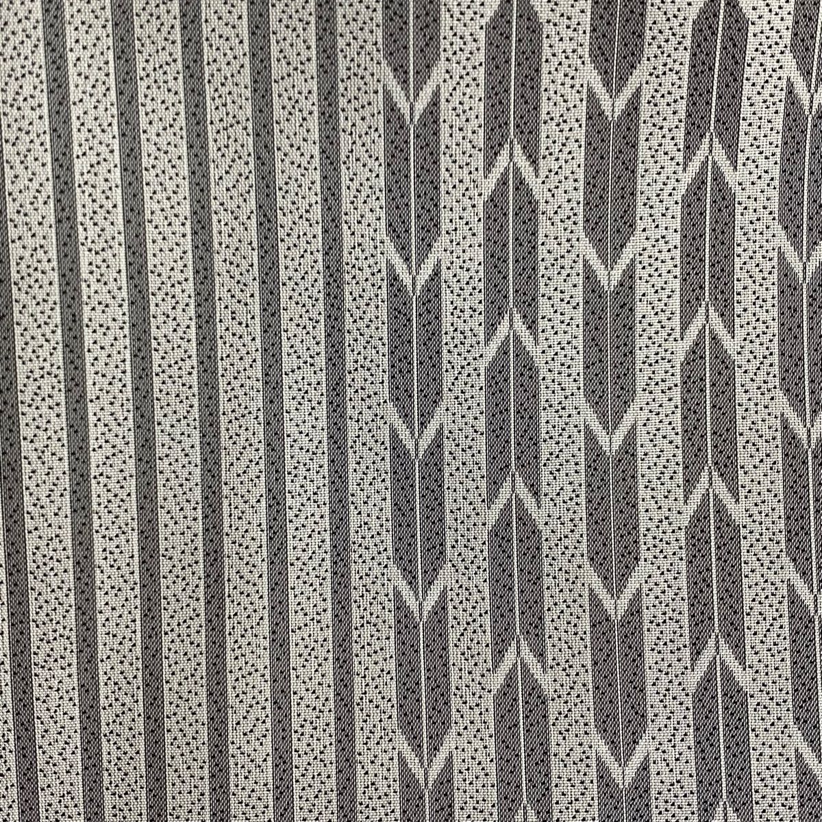 お召 身丈161.5cm 裄丈68cm L 単衣 縞 矢羽 灰色 正絹 逸品 【中古  