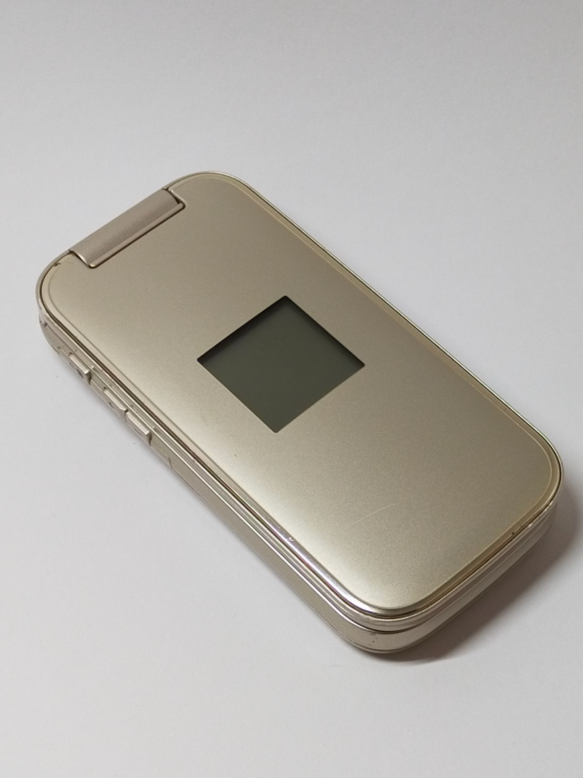 DOCOMO F-01G 3G ガラケー らくらくホン ベーシック4