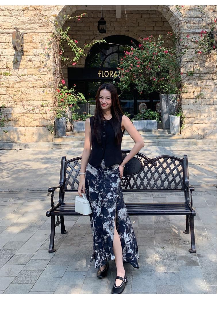 春のお出かけにぴったり♪花柄×スリットロングスカート