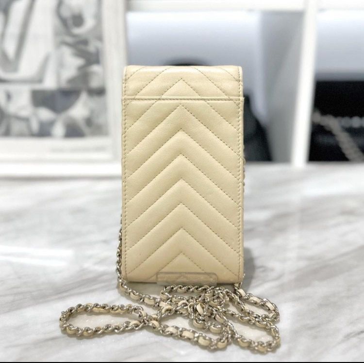 美品☆　シャネル　チェーンショルダー フォンポーチ　シェブロン　31番台 CHANEL - 美品☆ シャネル チェーンショルダー フォンポーチ