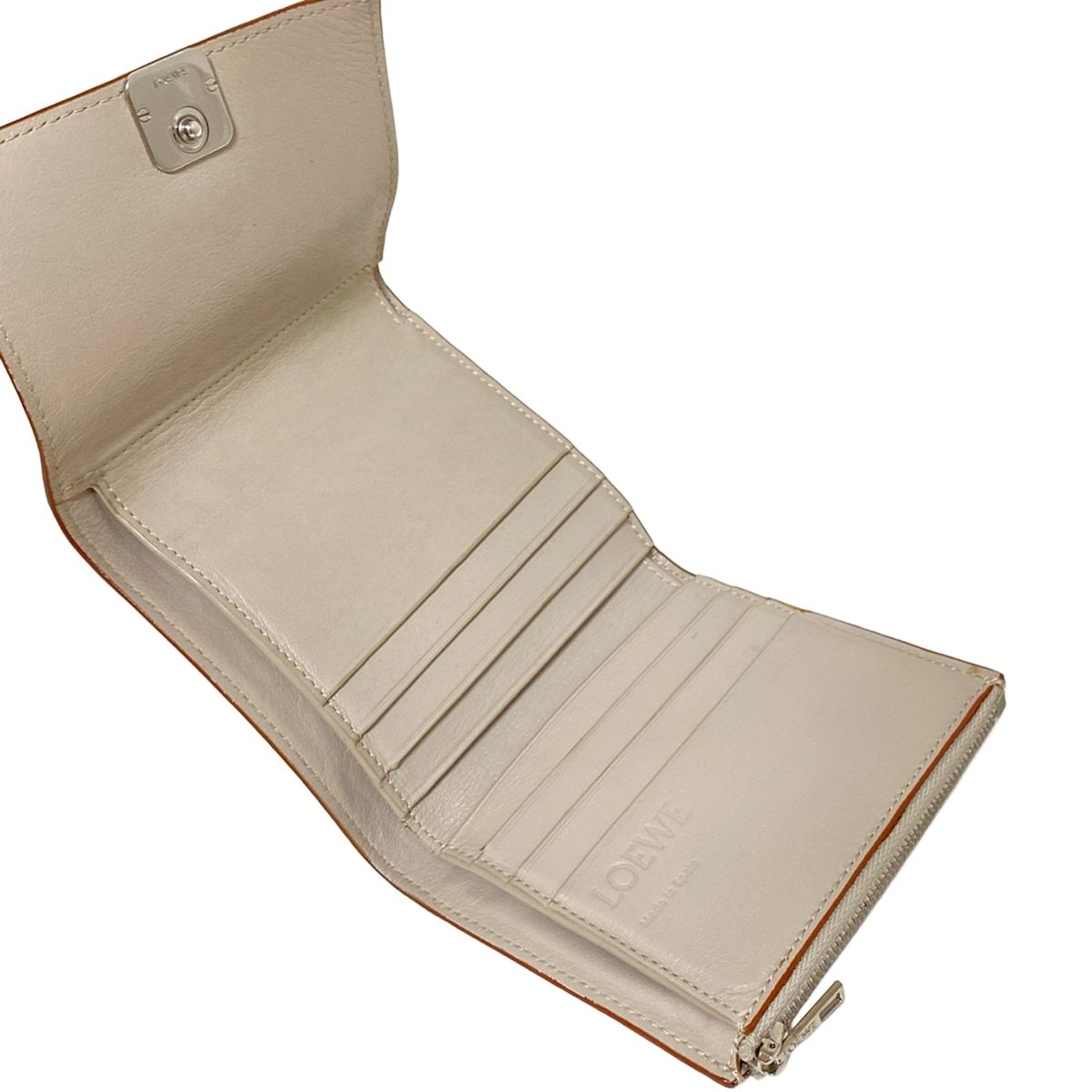 グレーベージュ