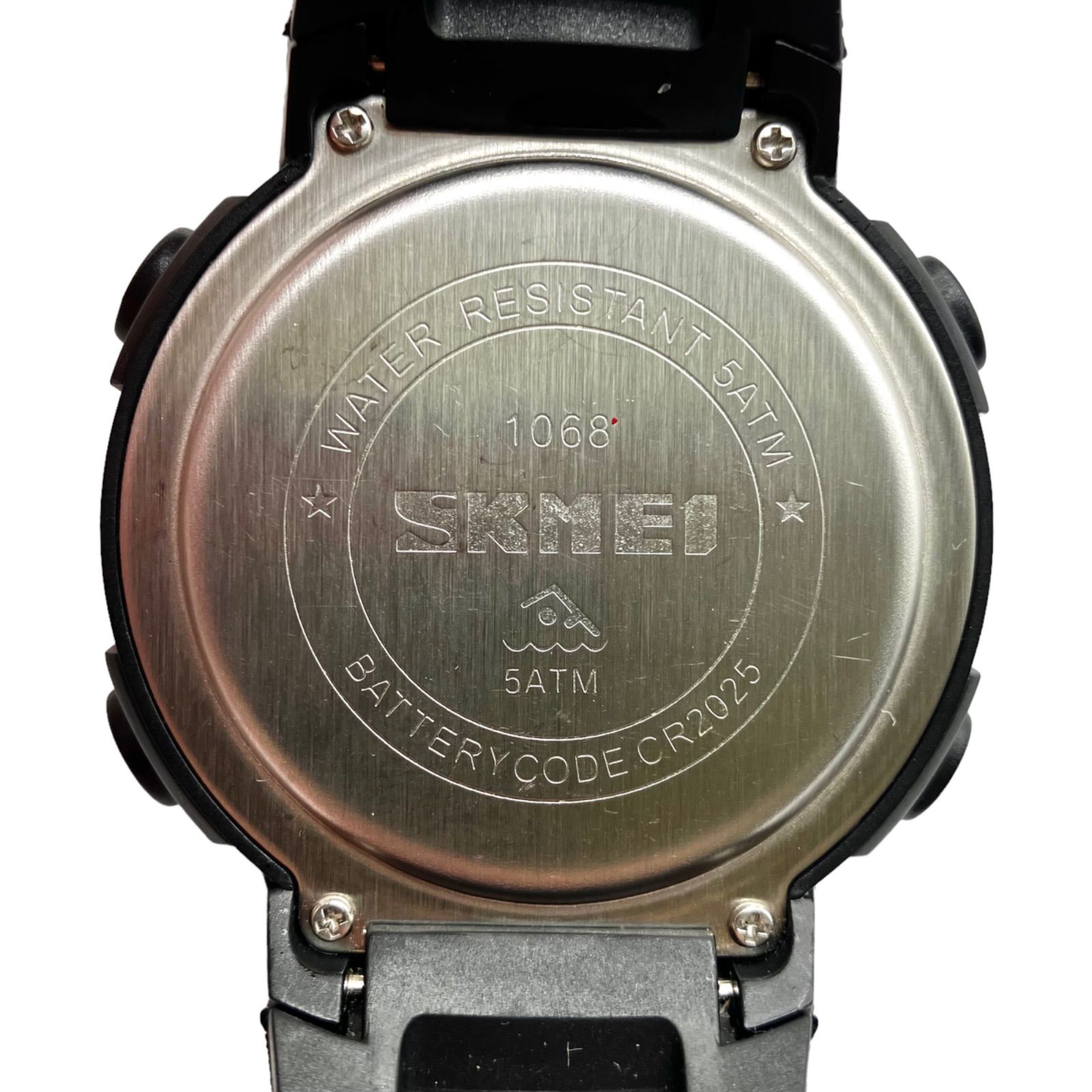 【美品です ️デカ文字デジタル】 デジタル腕時計 ブラック黒×シルバー銀 LED発光 50m防水ダイバーズウォッチ SKMEI 1068