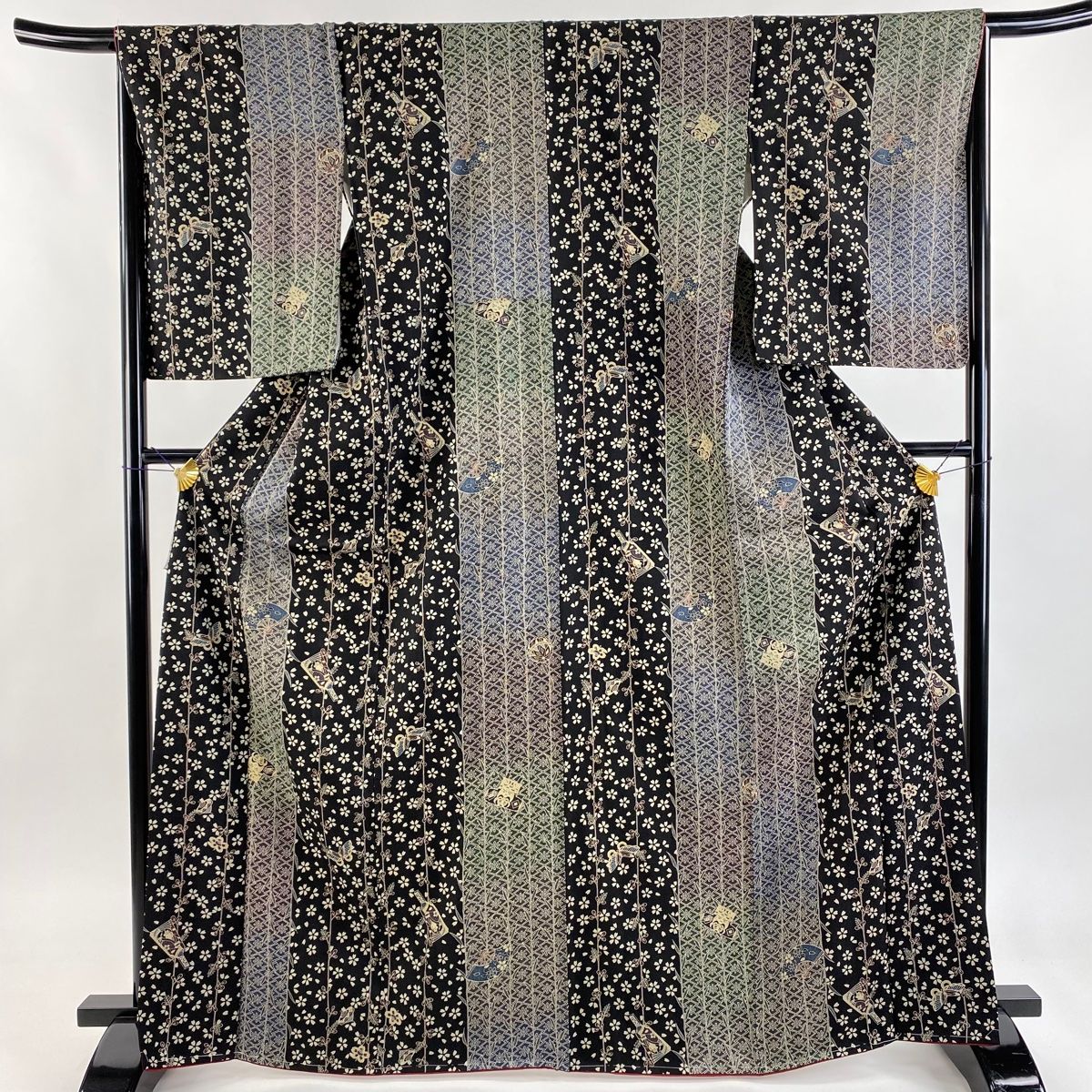小紋 身丈167cm 裄丈66.5cm M 袷 桜 蝶 墨色 正絹 秀品