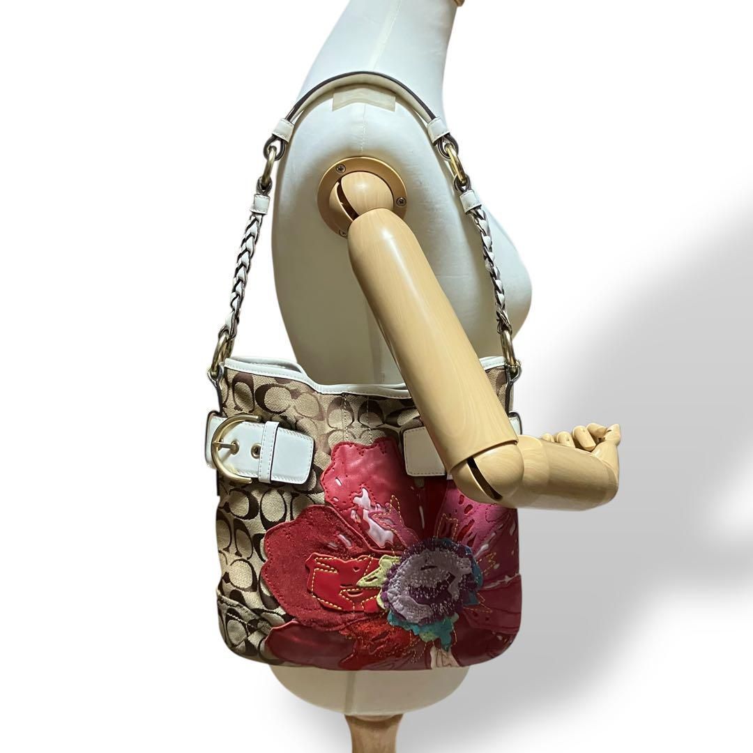 2064 Coach Floral Signature Shoulder Bag - メルカリ