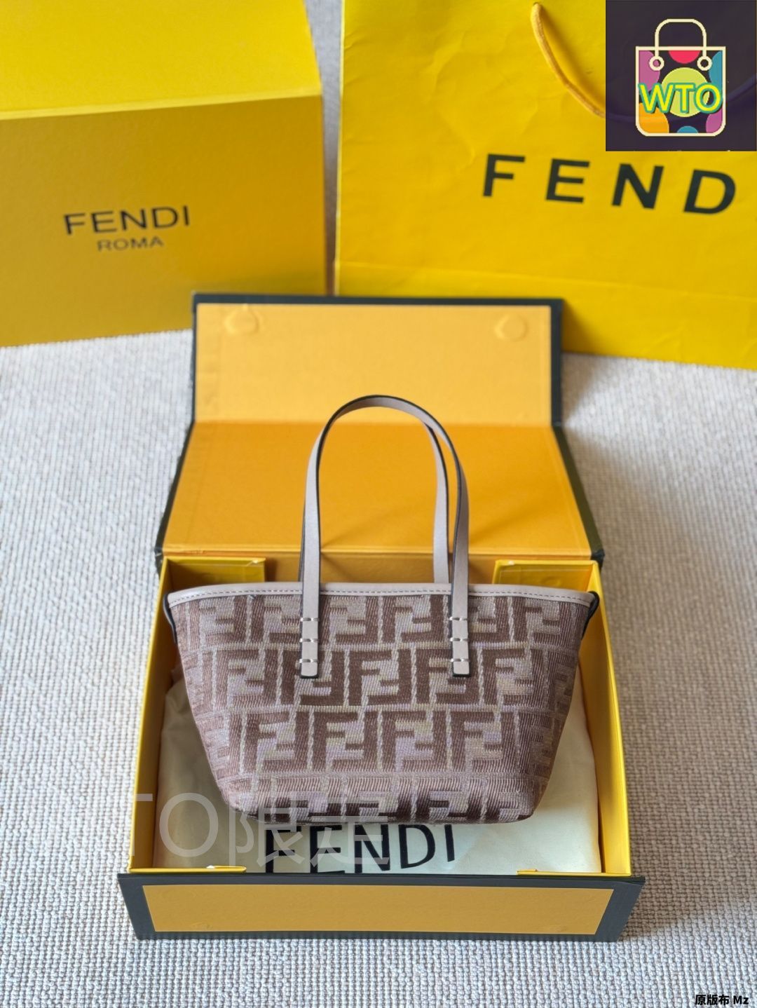 今日特価】Fendi Monogram Roll Mini Basket Bag フェンディ