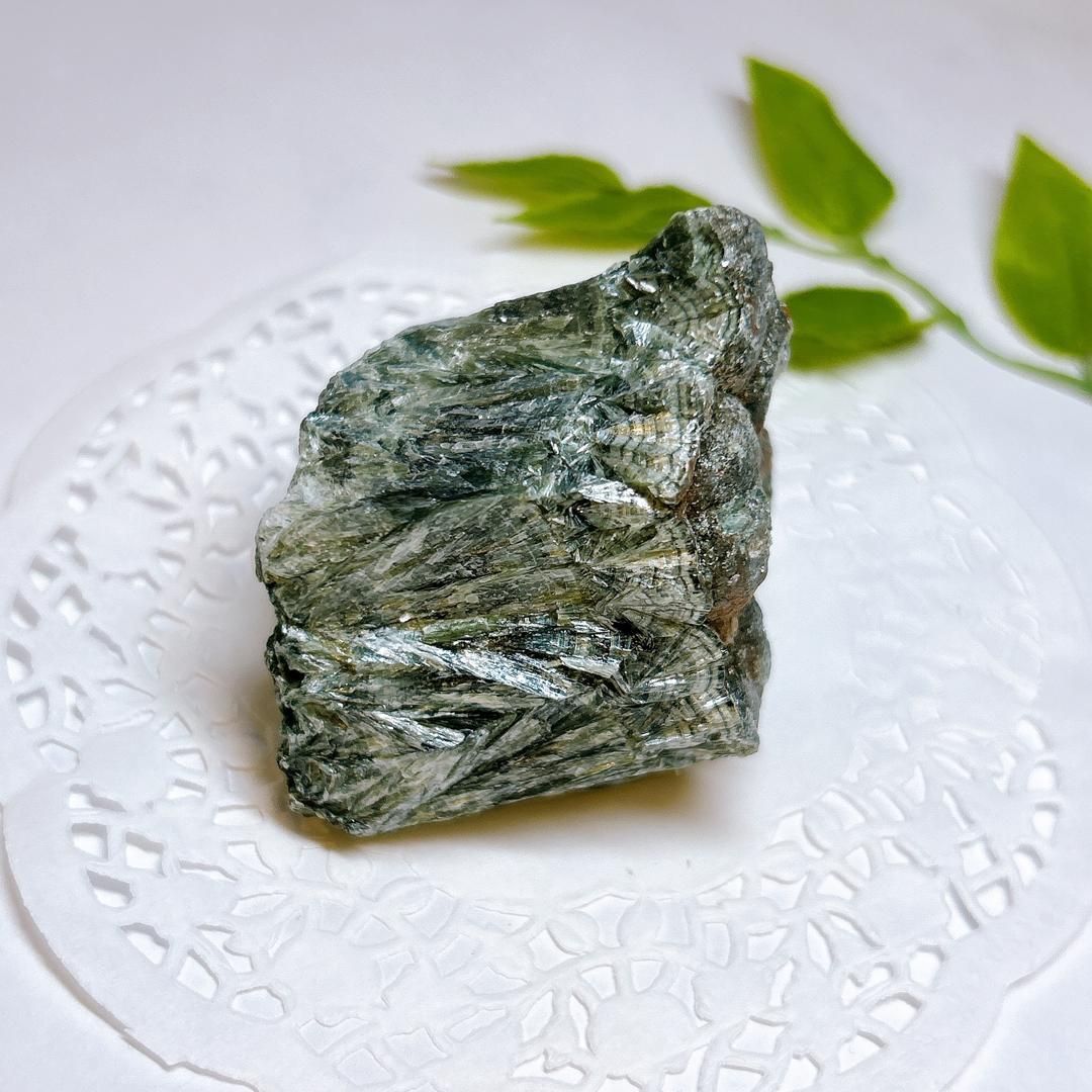 【E14418】天使セラフィムの羽 セラフィナイト クリノクロア 天然石 原石 鉱物 パワーストーン