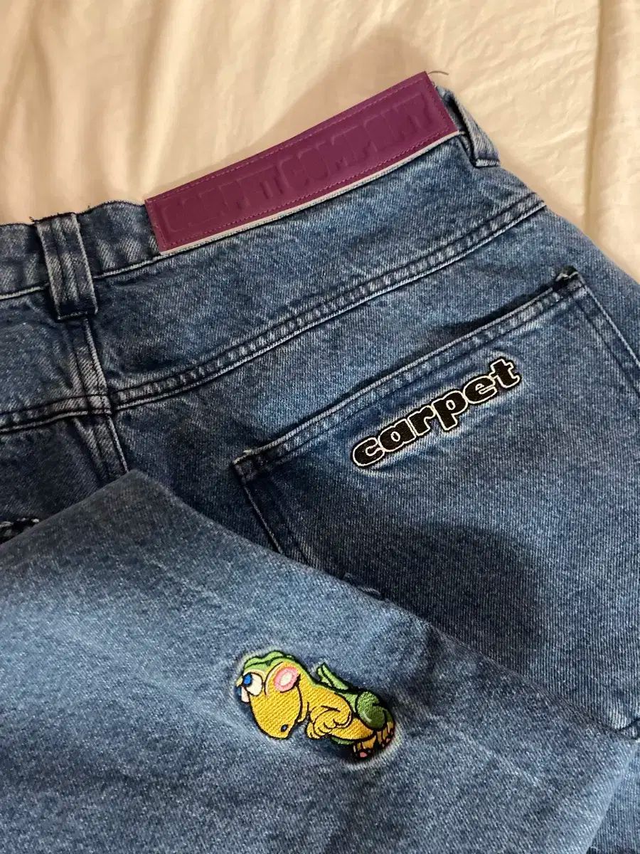 カーペット会社 パンツ