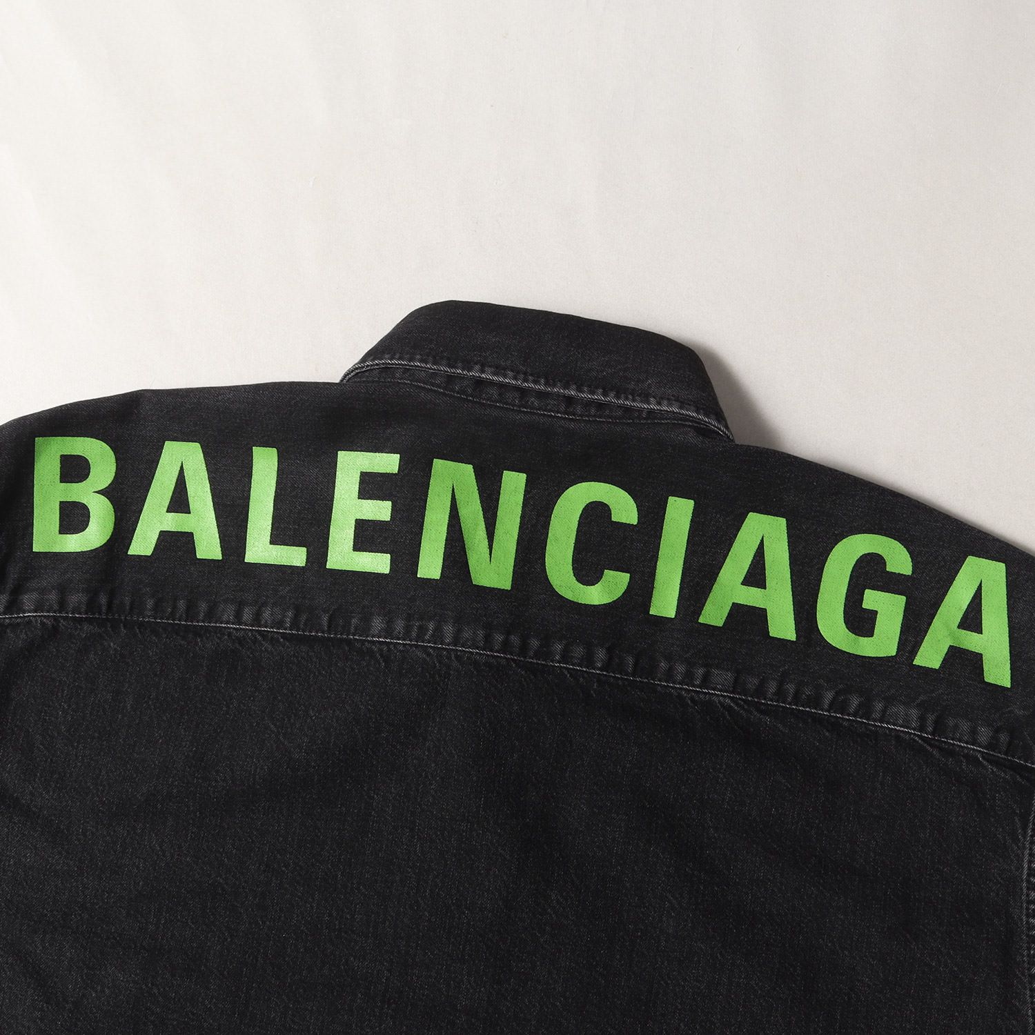 BALENCIAGA バレンシアガ シャツ サイズ:37 ウォッシュ加工 バック ロゴプリント デニムシャツ Rear Printed Denim  Shirt オーバーサイズ ボタンダウン ラグジュアリー ブラック 黒 トップス カジュアルシャツ 長袖