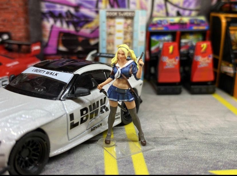 1:64 ベイビードール似　セクシー美女　フィギュア　トミカサイズ　ジオラマ　MINI GT LBWK 日本未発売マテル ミニカー MATTEL