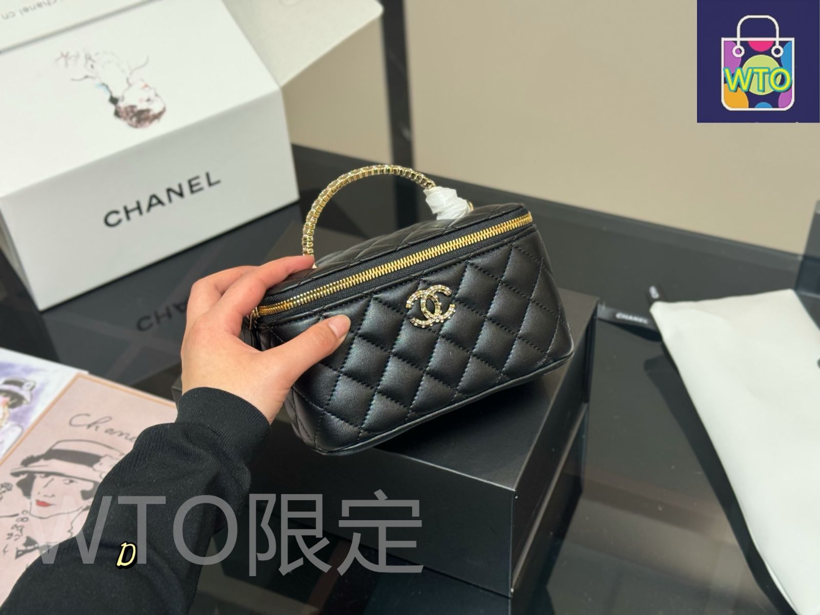 シャネル　コスメ　ボックス CHANEL Novelty Accessory Case Mirror Cosmetic Jewelry Box