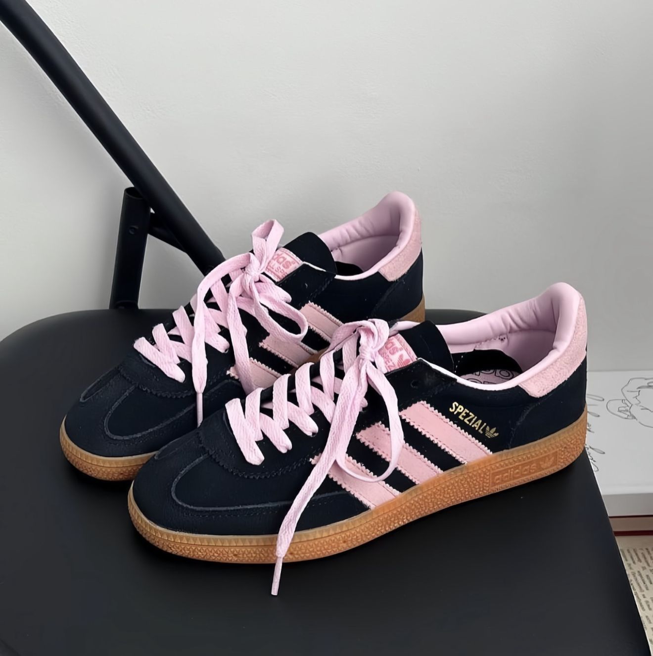 新品未使用 アディダス adidas スニーカー アディダス ハンドボール