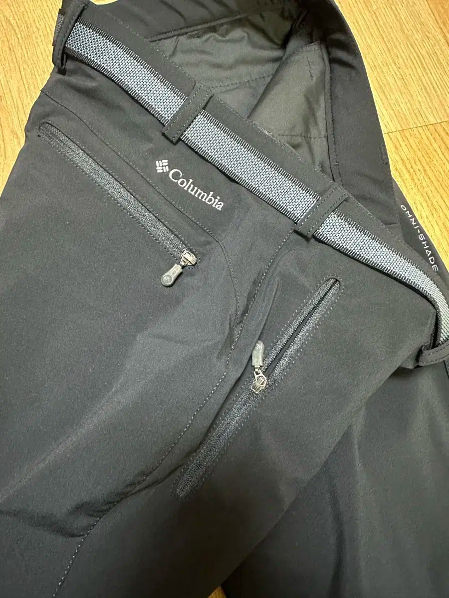ハイキングパンツ