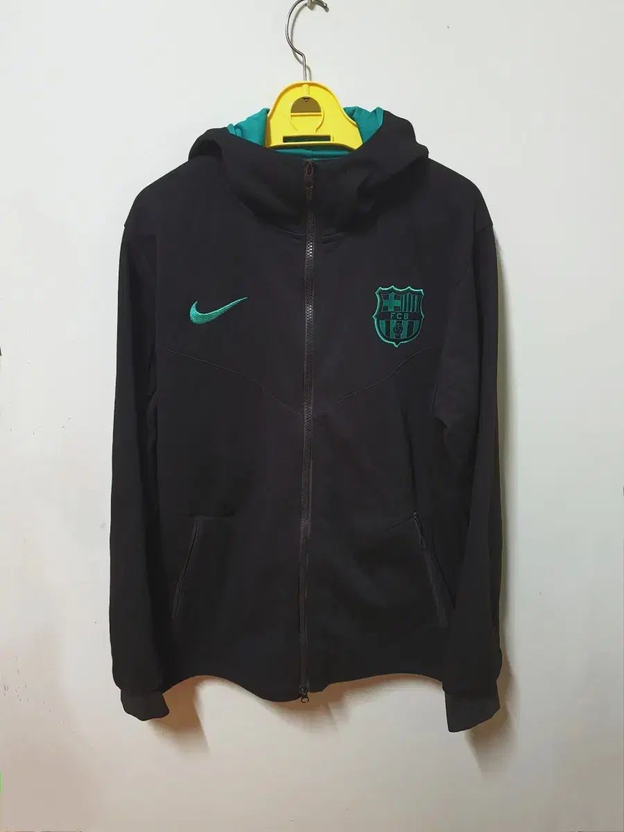 【雷市場（ポンジャン）商品韓国直送】 Nike(ナイキ） バルセロナ フード付き ジップアップパーカー L 100 105
