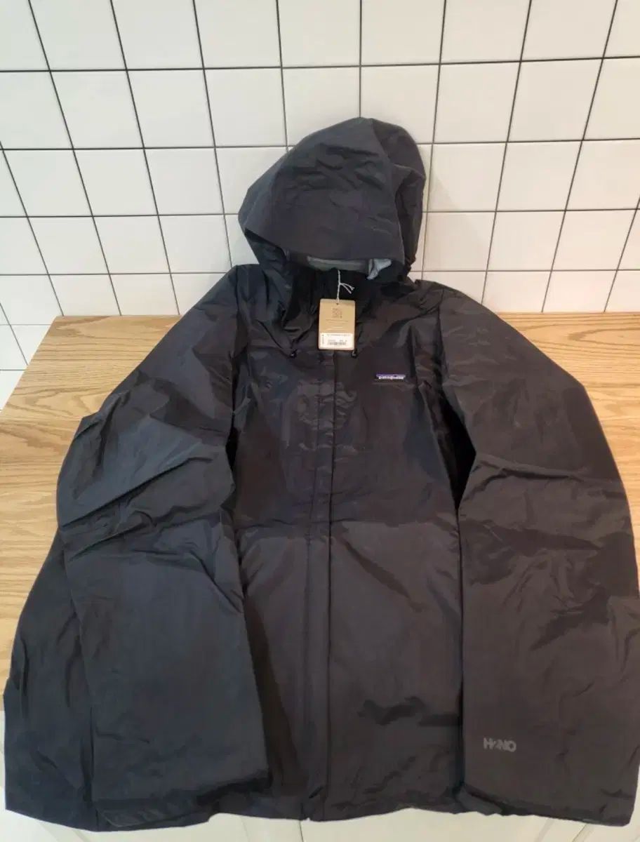 【雷市場（ポンジャン）商品韓国直送】 新品 patagonia(パタゴニア) トーレンシェル 黒 S