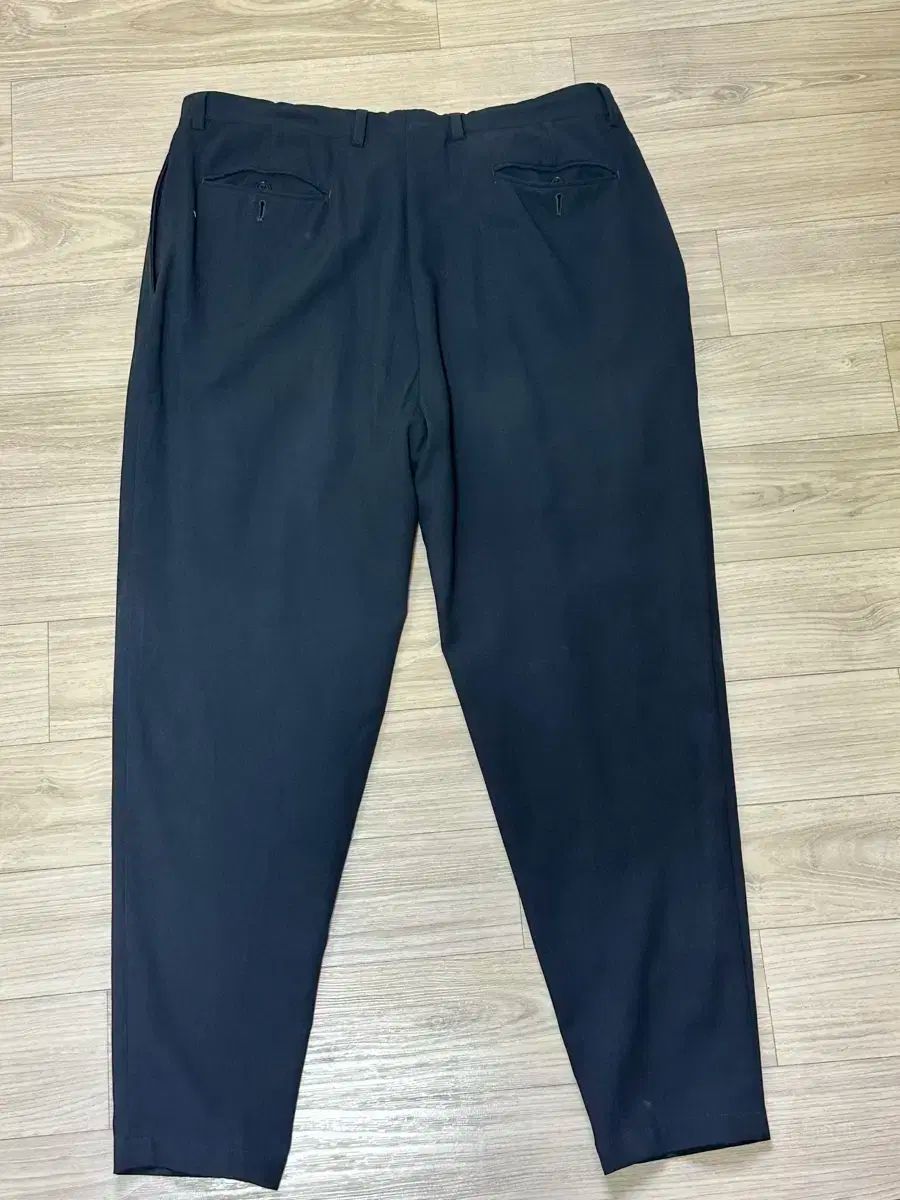 Giorgio Armani 濃紺パンツ Giorgio Armani 濃紺パンツ