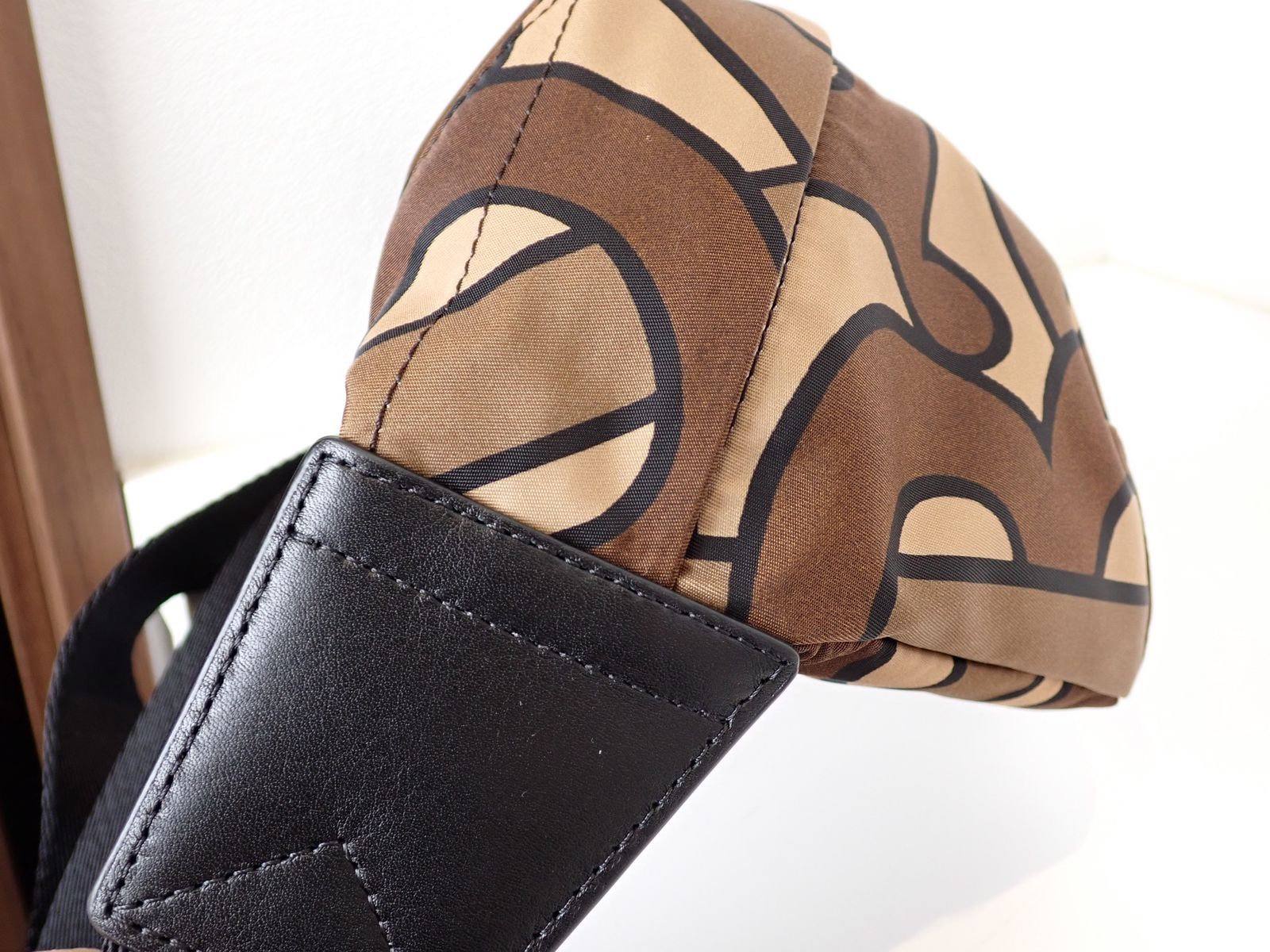 新品未使用品 BURBERRY(バーバリー) TBボディバッグ 8025603 TBロゴ
