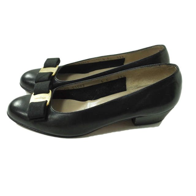 Salvatore Ferragamo VARA 5(22.5cm程度) - メルカリ