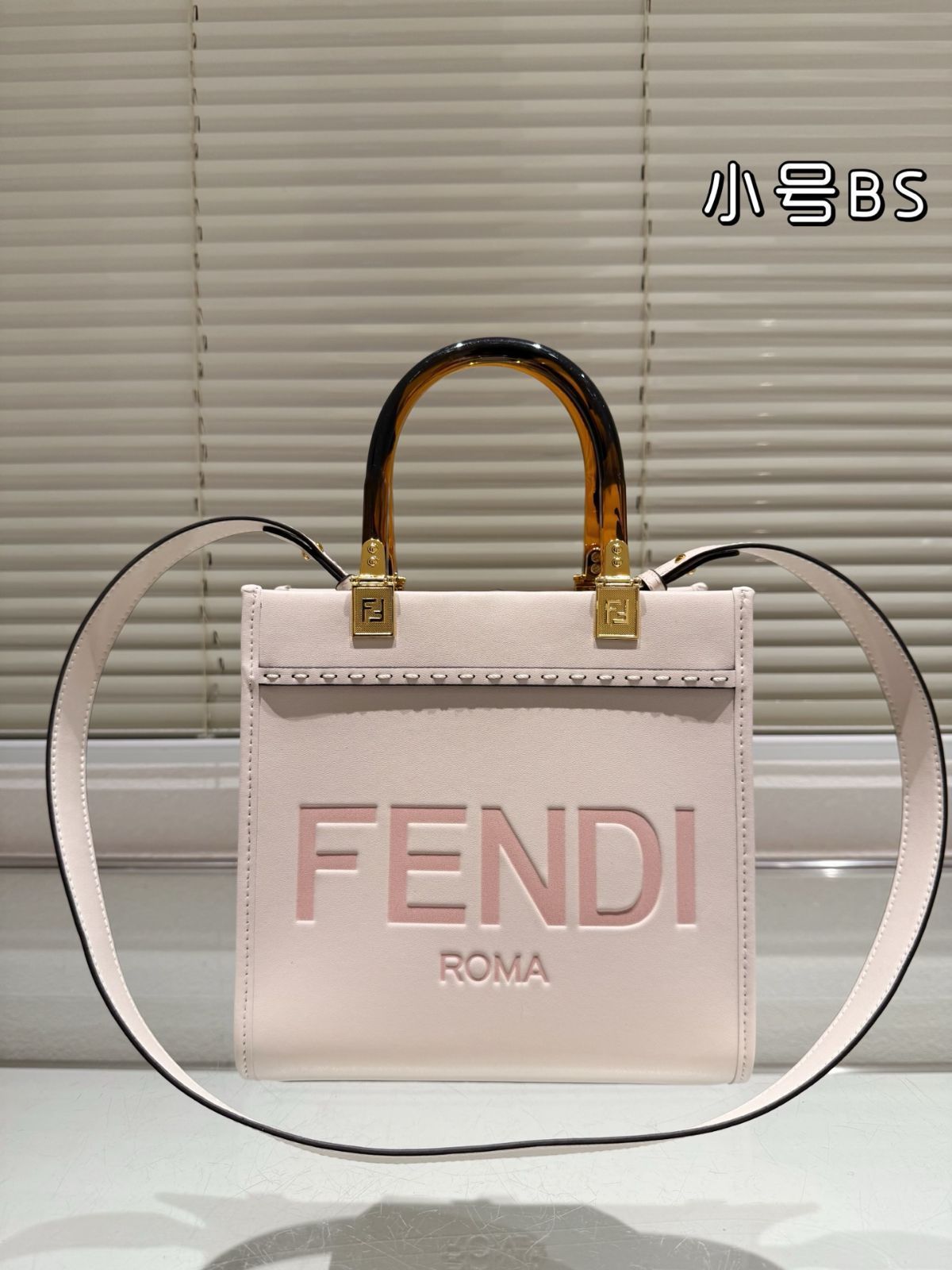 専用とさせて頂きます。m(_ _)m FENDI FENDI フェンディ バイザウェイミディアム ブラック レザー【431