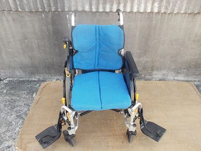 送料無料 一部地域を除く 自走式車椅子 ネクストコア アジャスト NEXT-51B 座面ほつれありTS-25-1008-09