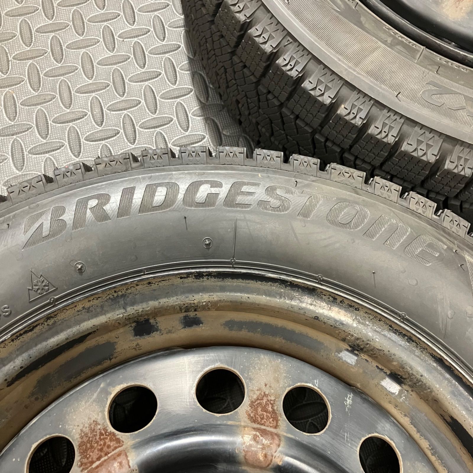 スタッドレスタイヤ