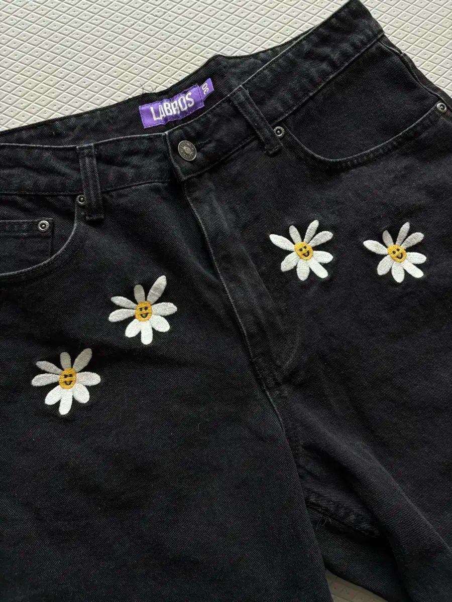 LABROS ブラック ワイドパンツ 花刺繍 【公式通販】