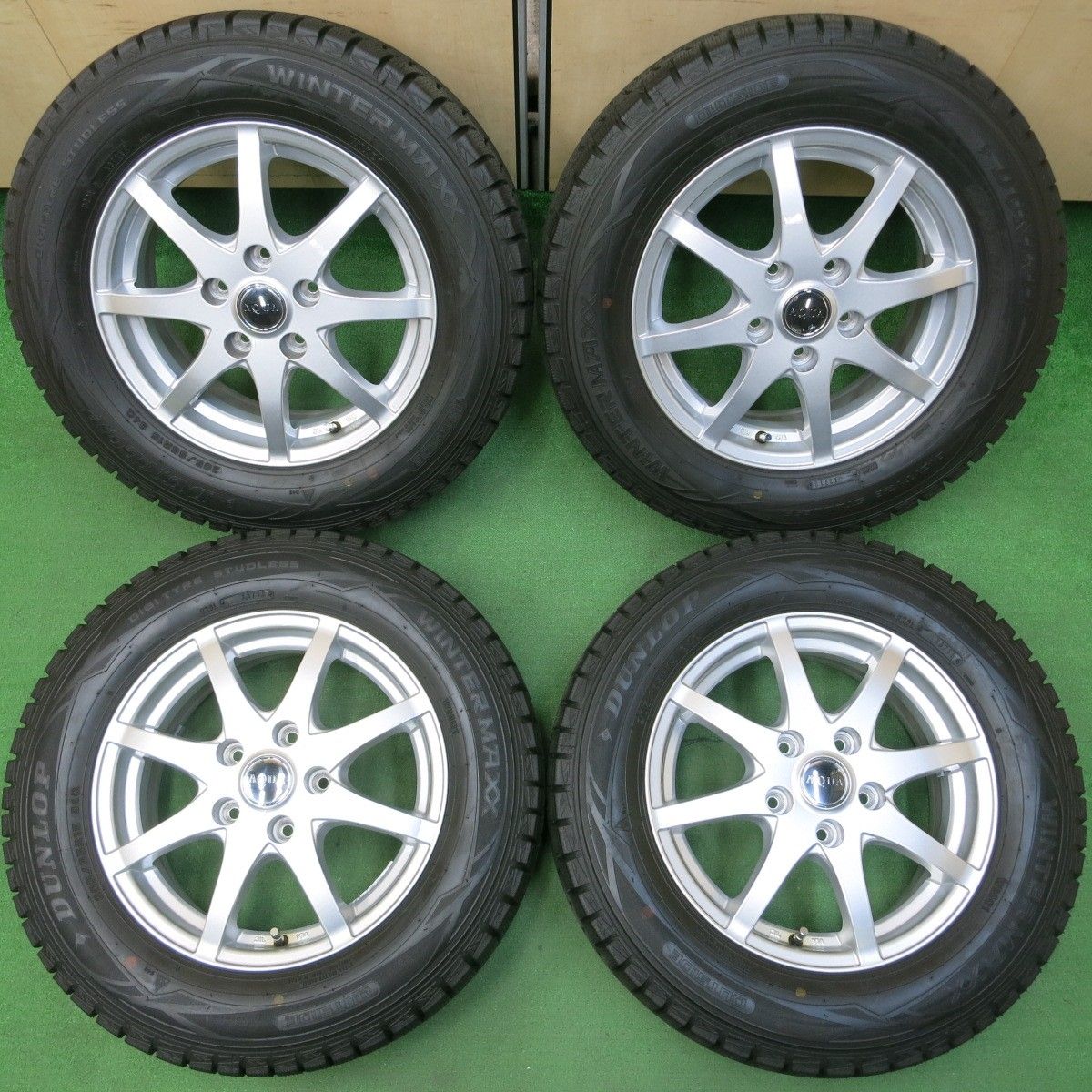 送料無料* 超バリ溝！綺麗！ほぼ10分☆スタッドレス 205/65R15 ダンロップ ウインターマックス WM01 AQUA アクア 15インチ  PCD114.3/5H☆4041901イス - メルカリ