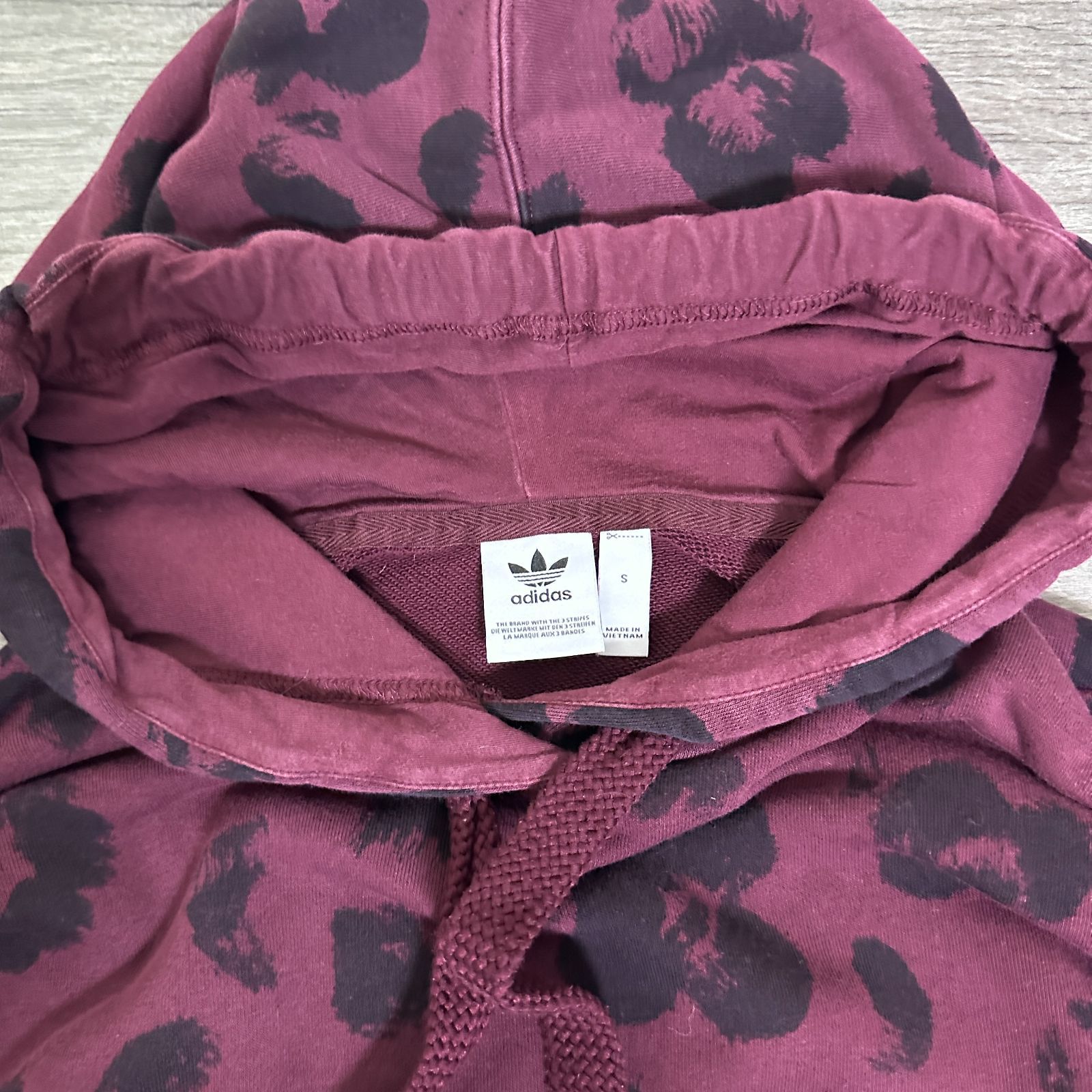 adidas ウィメンズ クロップドフーディ EC1901 ビッグロゴ×花柄 裏毛 
