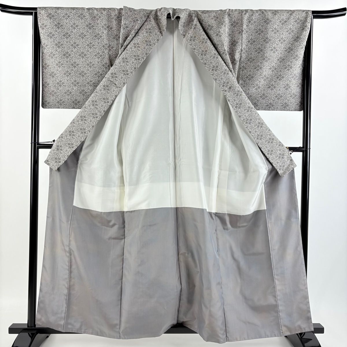美品 付け下げ 付下げ グレー濃淡 絞り 草花 身丈163cm 裄丈65cm 付下げ 身丈165cm 裄丈62.5cm S 袷 翠山工房 やまと 落款 辻ヶ花