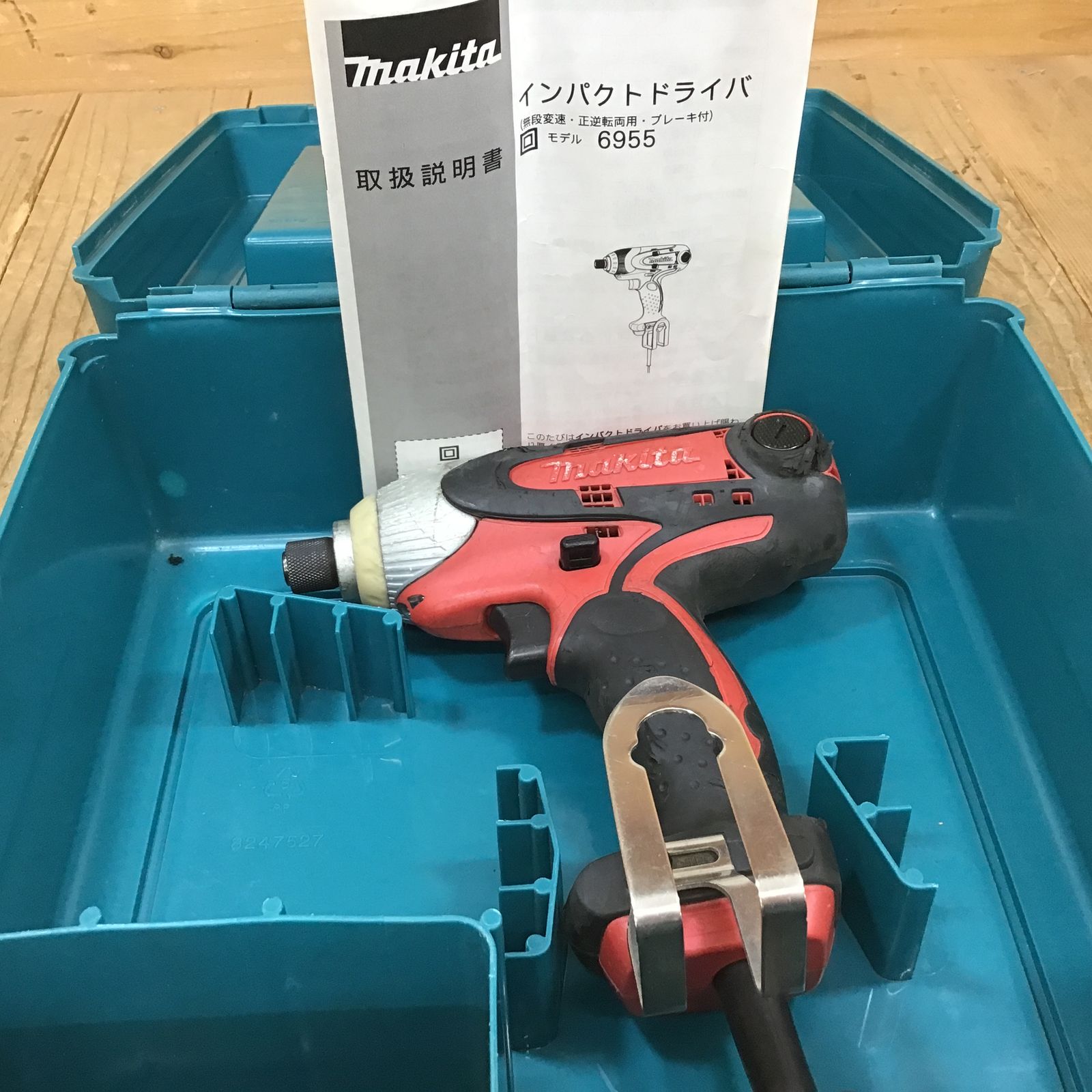 マキタ　電気インパクト　6955SPKR(赤）★ 中古品マキタ インパクトドライバ 100V 赤 ケース付 6955SPKR