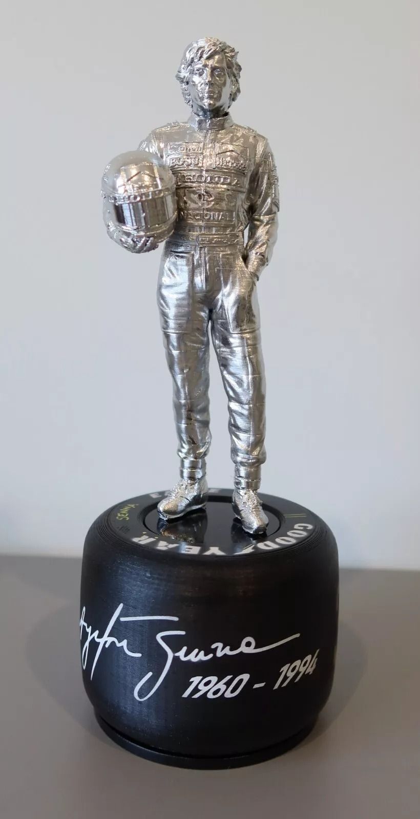 新品　アイルトン・セナ　F1 フィギュア　20cm High， 7.8cm Wide　レプリカ　オーダーメイド　発送予定日: 12月16日 | アイルトン・セナ アイルトンセナ MP4&frasl;4 0 レーシングカーコレクション