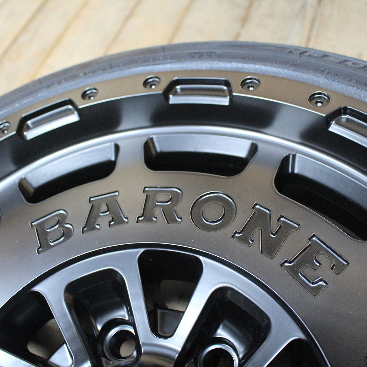 200系 ハイエース オーバーフェンダーサイズ 18インチ 9J+25 ファブレス BARONE AP-12 ワイド 225/45R18 新品 タイヤ  ホイール 4本SET