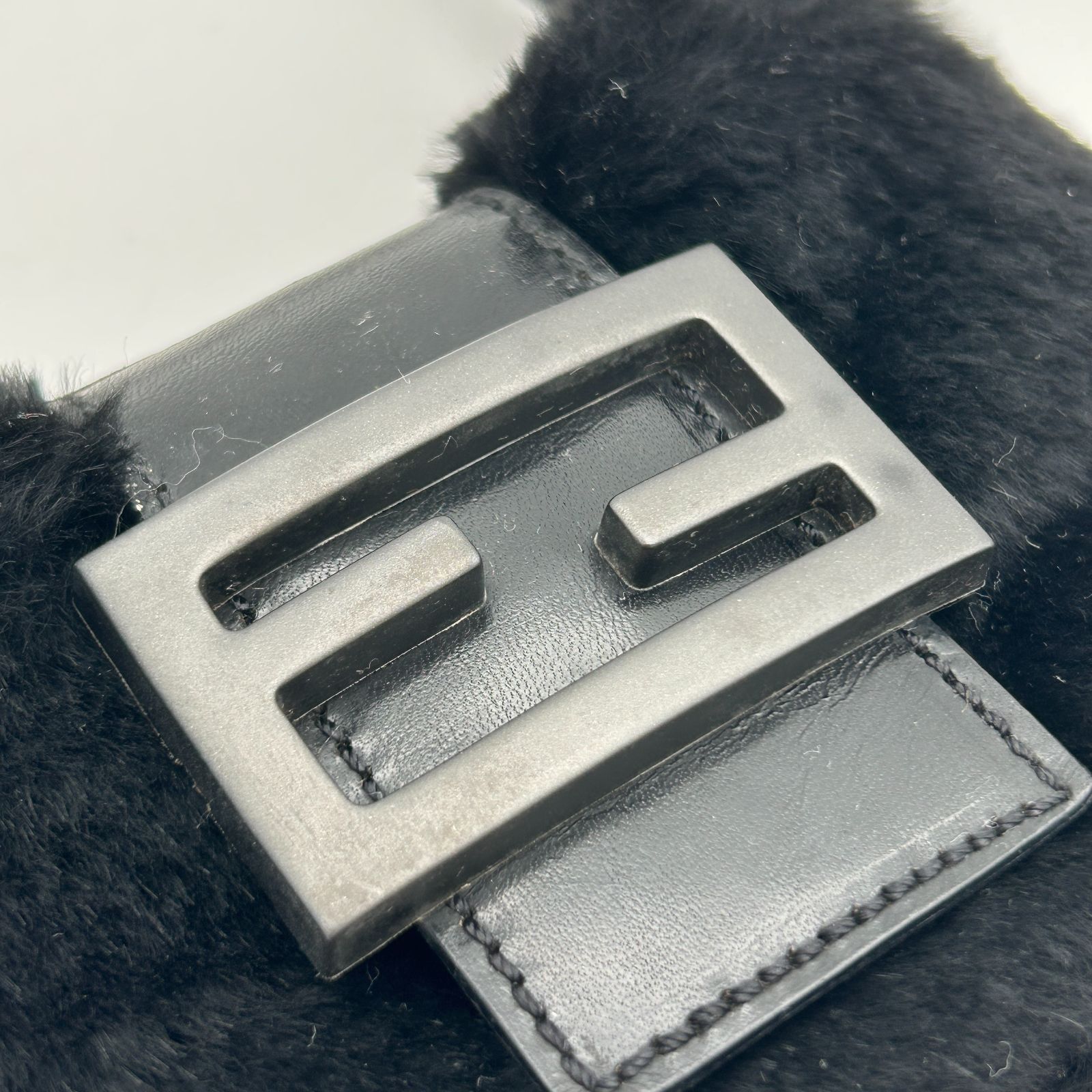 FENDI フェンディ マンマバケット ミニ クロワッサン ファー 黒