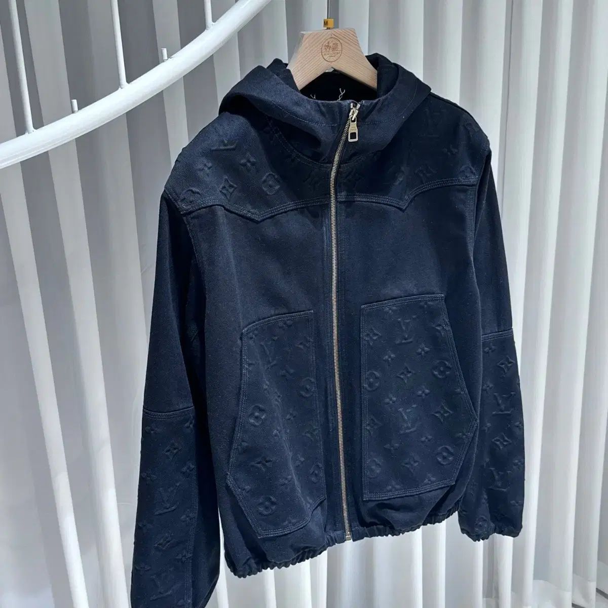 特価 louis vuittonルイヴィトン ライナー フード付 コート 48 日本国内最高級ブランド販売店のブランド通販専門店 / ルイ