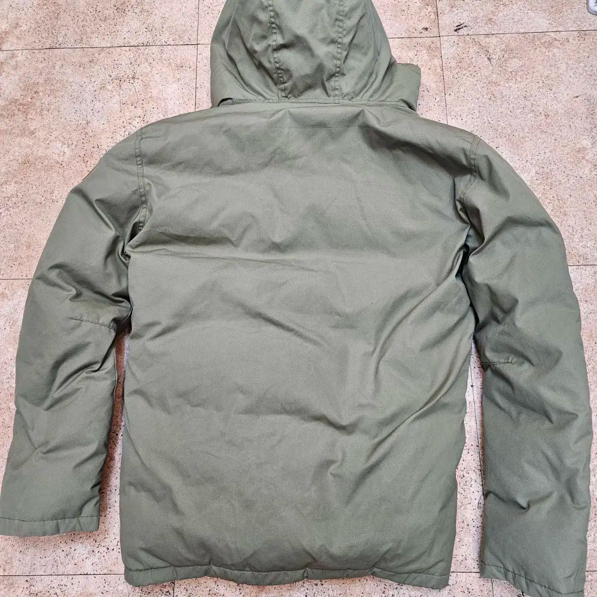 エレガント Fjällräven フェールラーベン ダウン ジャケット カーキ色 フード 先着 タイムセール実施中!