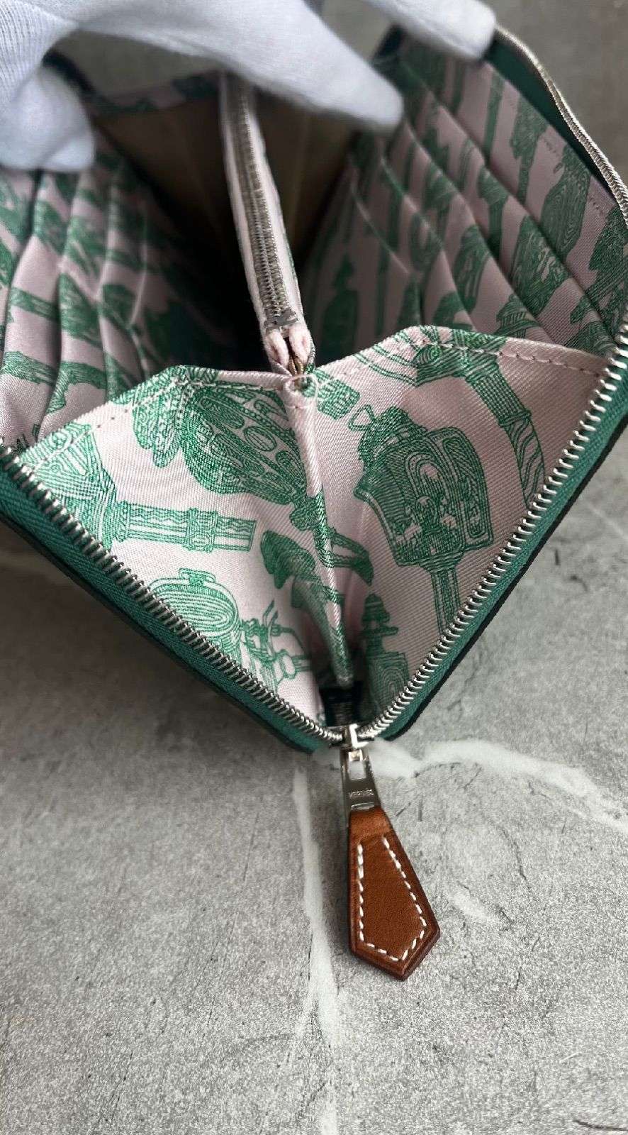 【HERMES】シルクインロング/ヴェールモワイヤン/ローズダーリン HERMES】シルクインロング/ヴェールモワイヤン/ローズダーリン