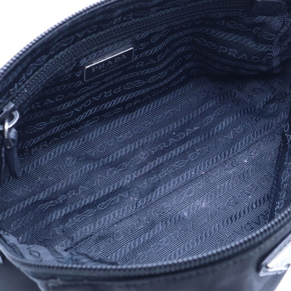 ナイロンポーチ