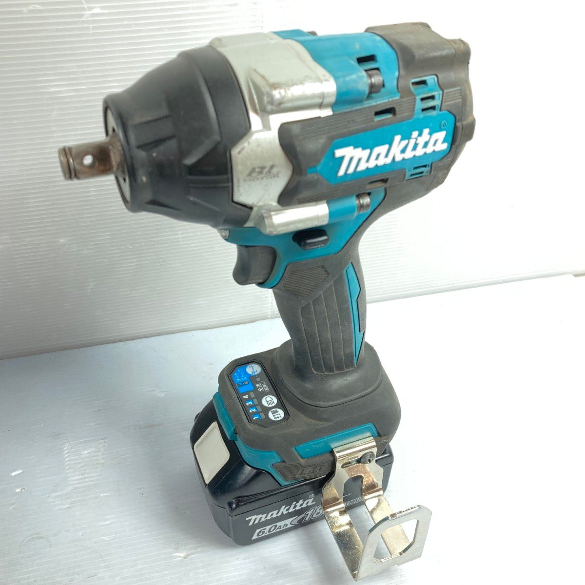 MAKITA マキタ 18V 充電式インパクトレンチ バッテリ2個 充電器 ケース付 12.7sq 最大600Nm TW700D ブルー