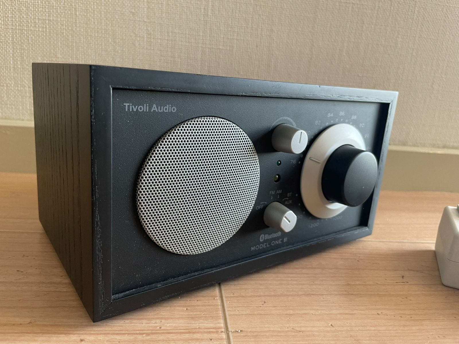 大人も着やすいシンプルファッション 未使用品 Tivoli Audio Model One