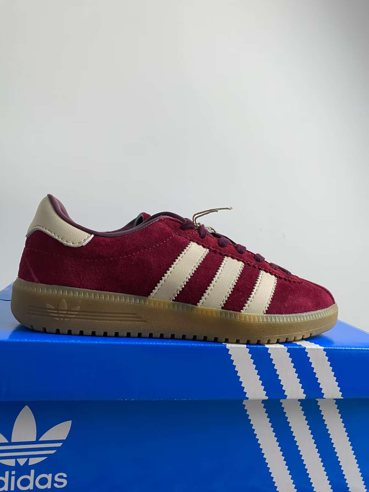 新品 ADIDAS ORIGINALS BERMUDA スニーカー