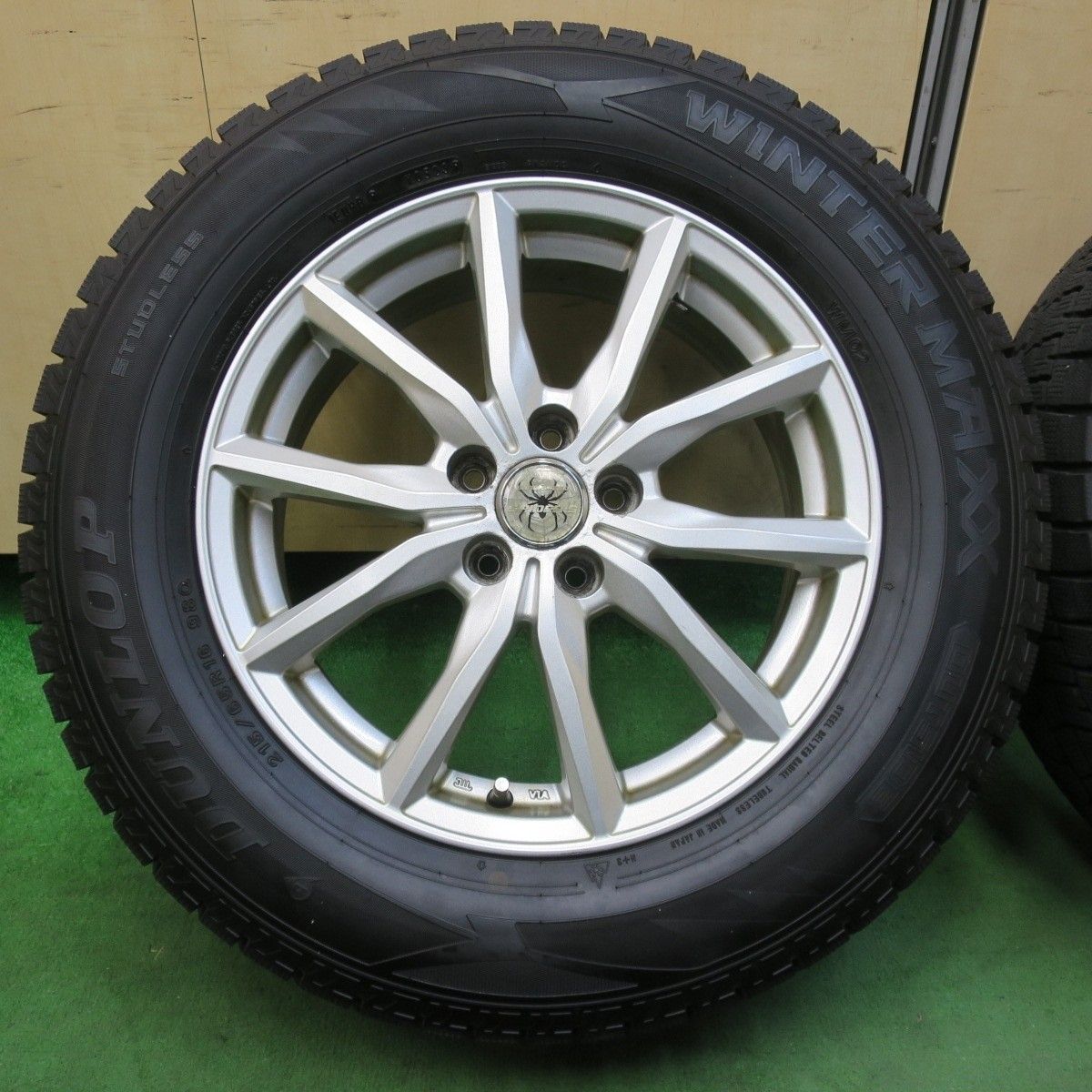 バリ溝！23年！9.5分☆フォレスター 等 215/65R16 スタッドレス