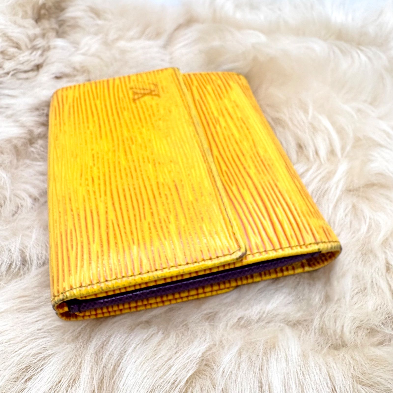 ルイヴィトン エピ 三つ折り 財布 ポルトモネビエ カルトクレディ