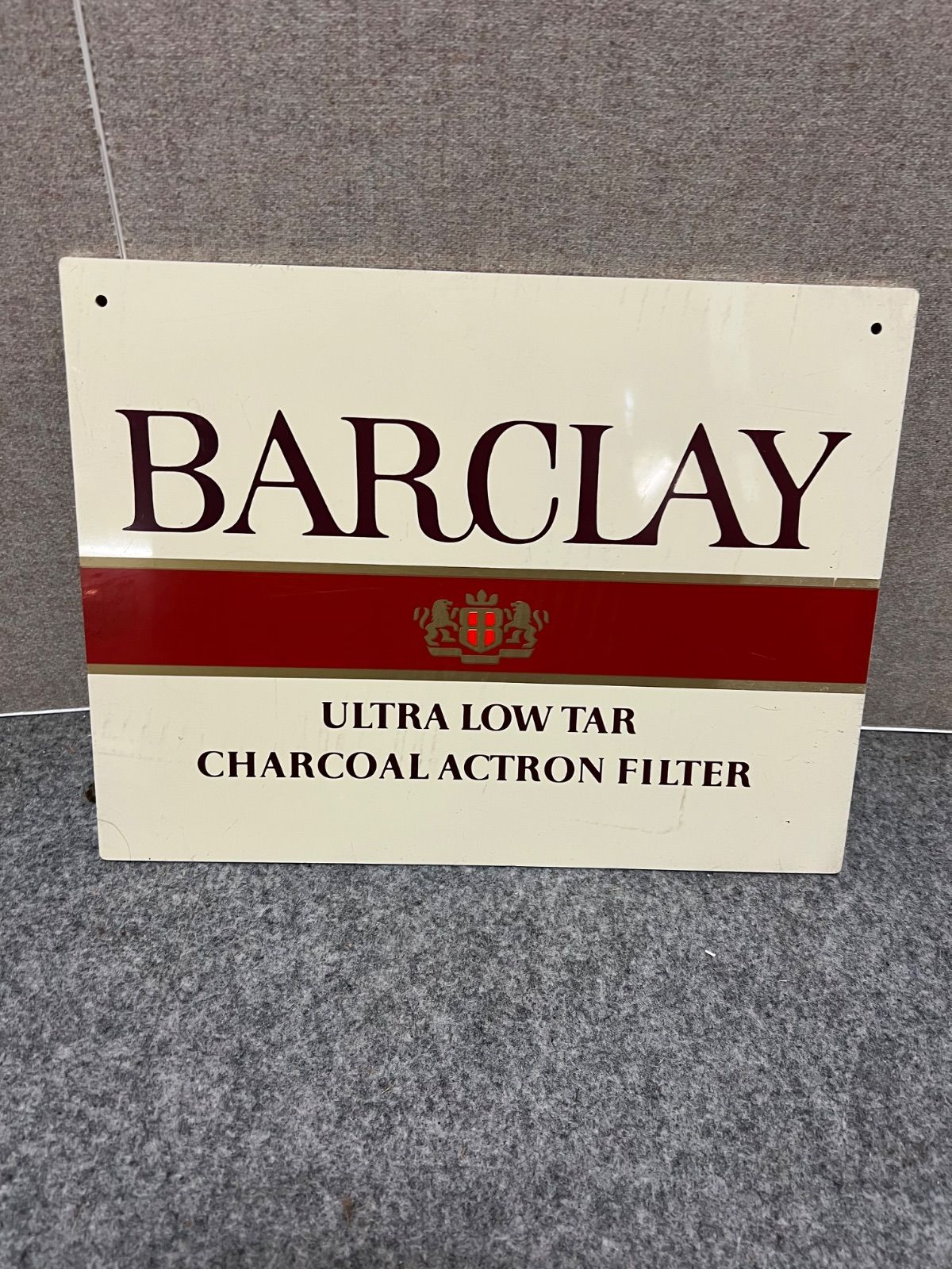 バークレイ 看板