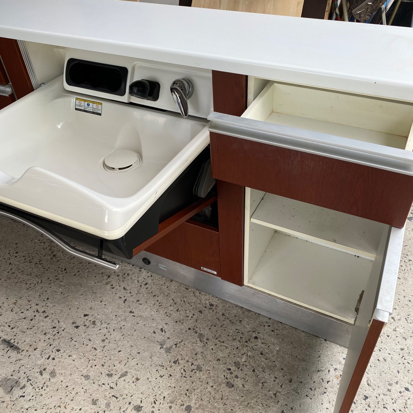 タカラベルモント シャンプー台 ホワイト・ブラウン タカラベルモント