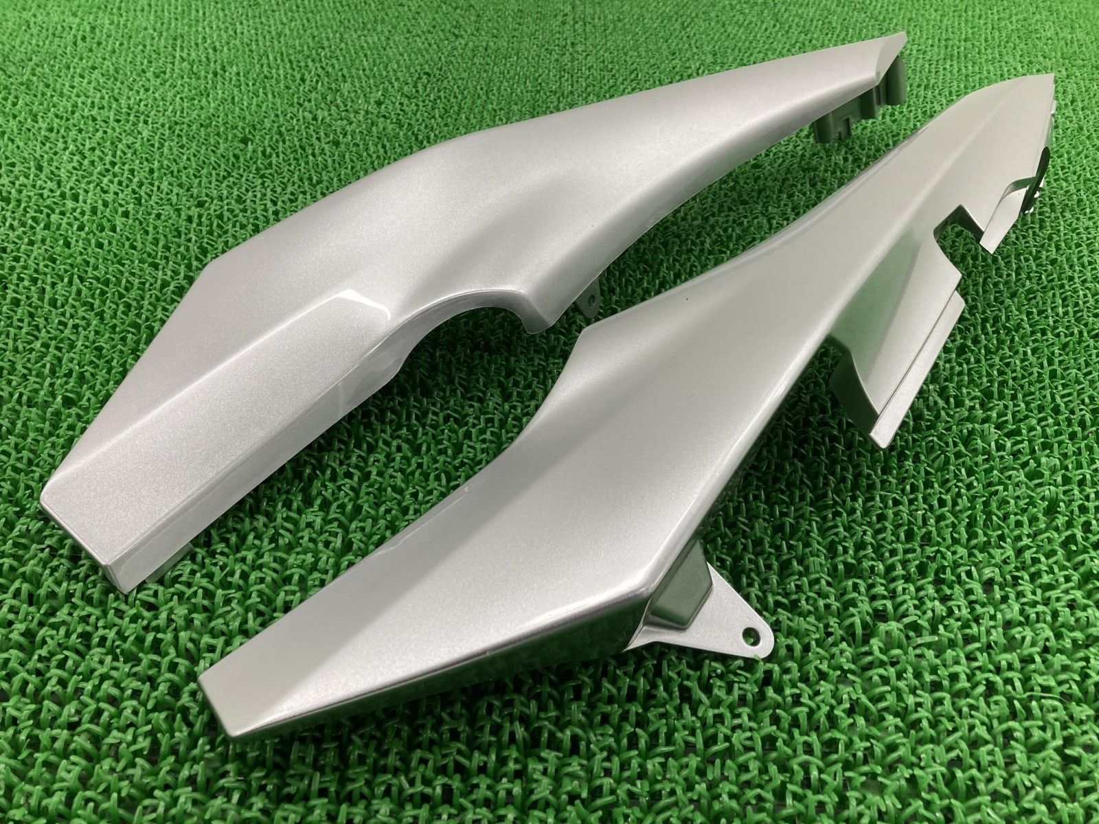 NC700X シートカウル 左右 銀 MGS ホンダ 純正 バイク 部品 RC63