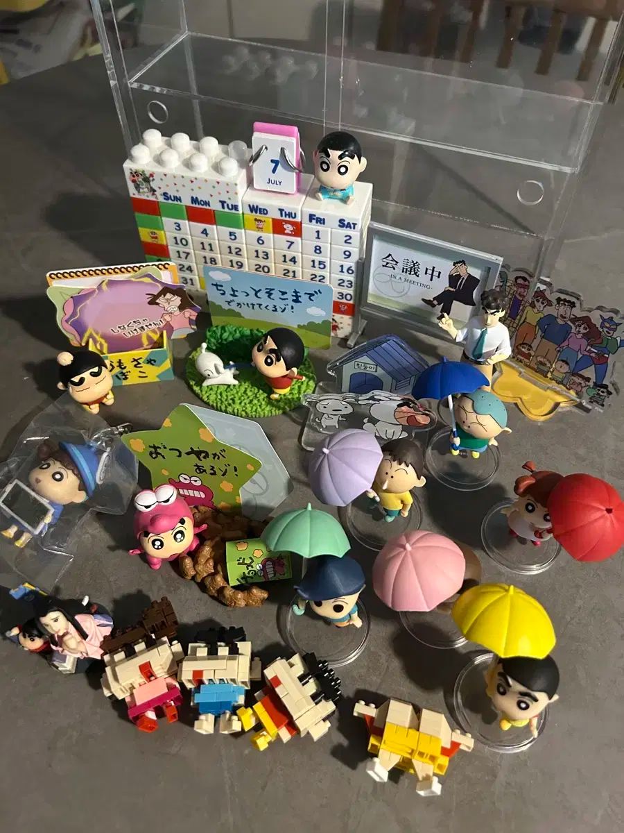 クレヨンしんちゃん グッズ バッチ コメント カレンダー フィギュア アクリルスタンド ナノブロック など